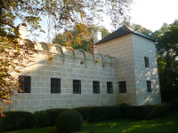 Schloss Bockfliess mit Schüttkasten